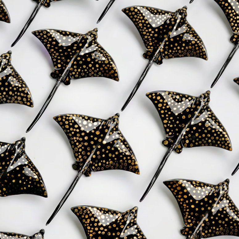 Brooch | Spotted Ray | Ceramic | Wings of the Deep