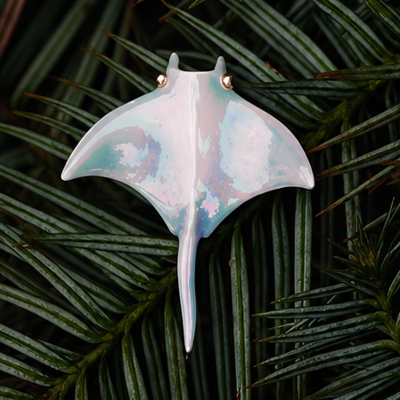 Brooch | Pearlescent Manta Ray | Ceramic | Wings of the Deep