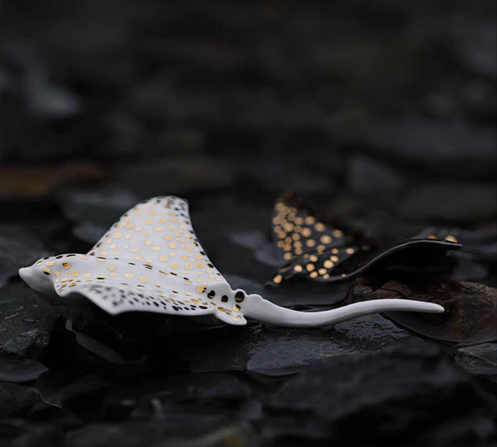 Brooch | Handcrafted Ceramic | 斑点鳐鱼 | 遨游之翼