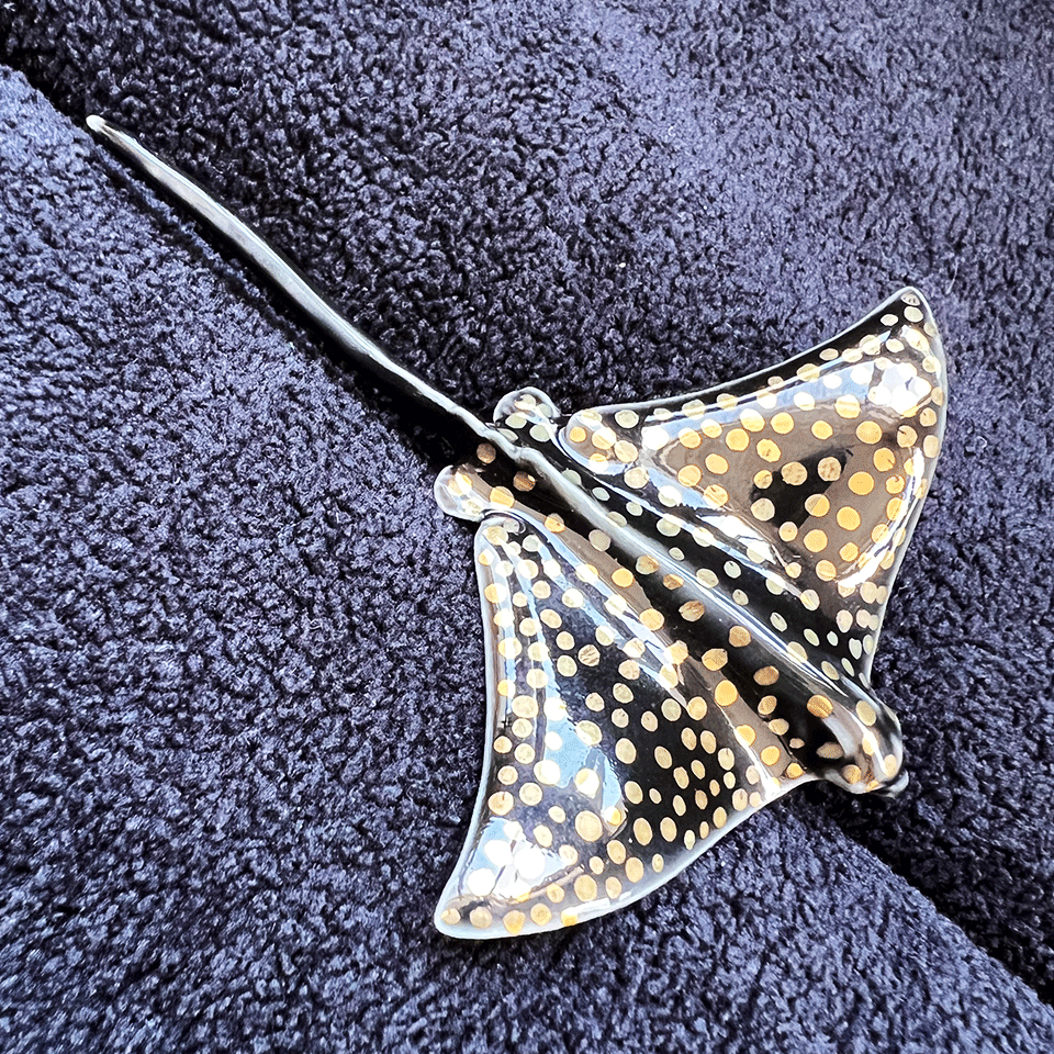 Brooch | Handcrafted Ceramic | 斑点鳐鱼 | 遨游之翼