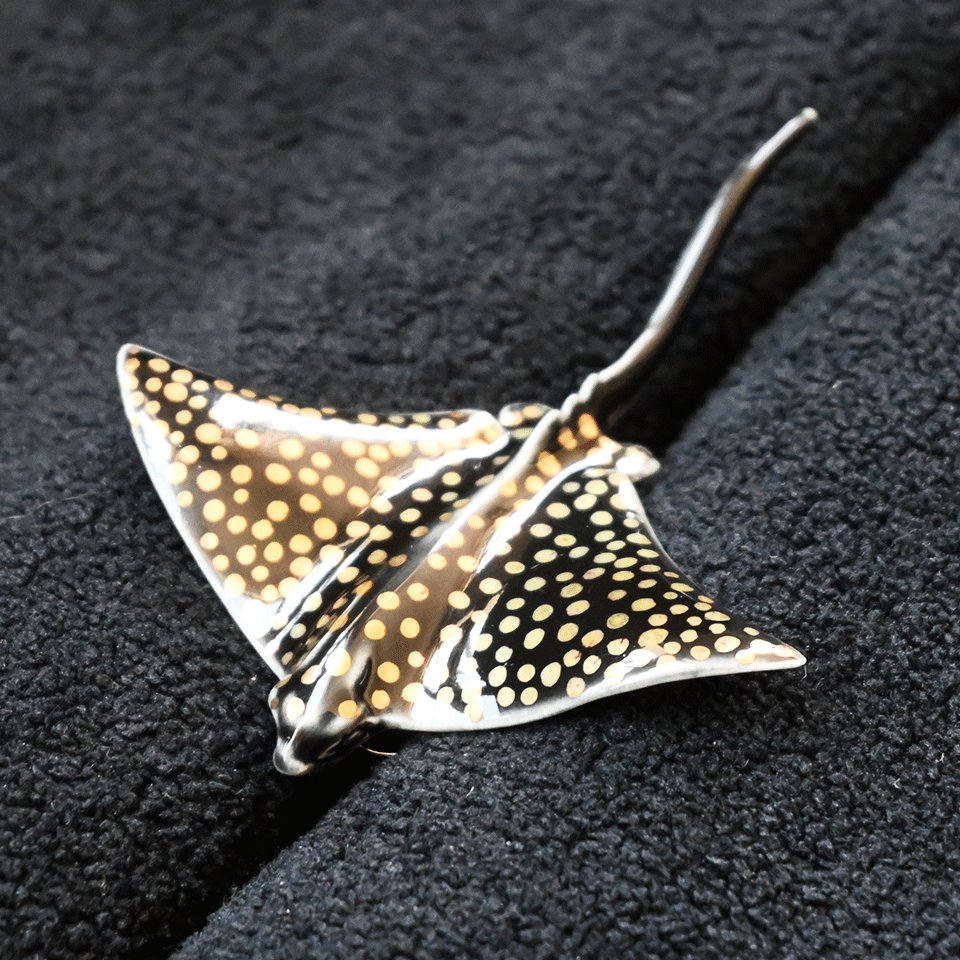 Brooch | Handcrafted Ceramic | 斑点鳐鱼 | 遨游之翼