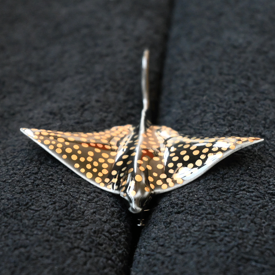Brooch | Handcrafted Ceramic | 斑点鳐鱼 | 遨游之翼