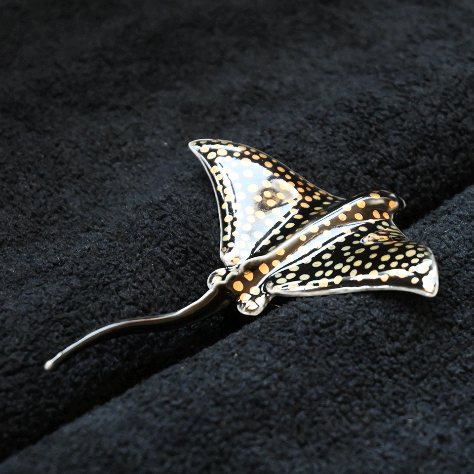 Brooch | Handcrafted Ceramic | 斑点鳐鱼 | 遨游之翼