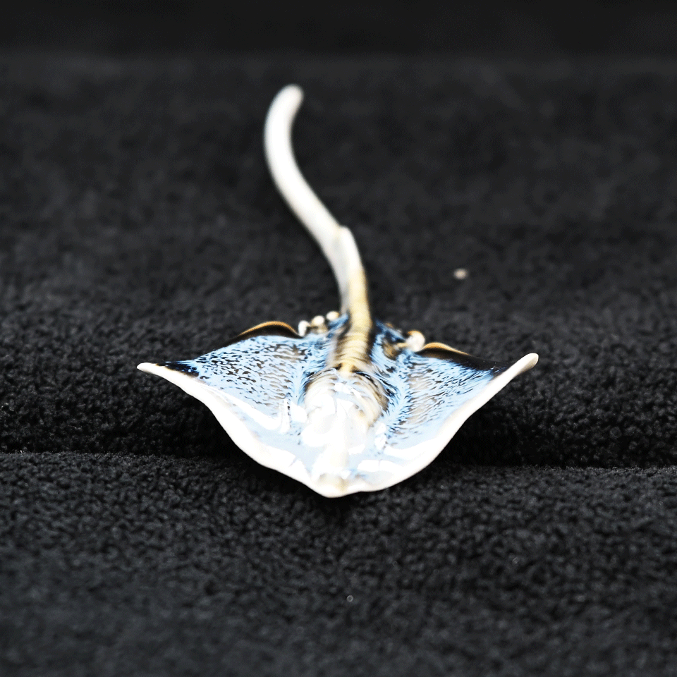 Brooch | Handcrafted Ceramic | 鳐鱼 | 遨游之翼