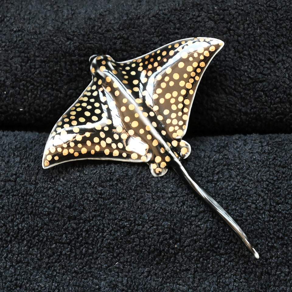 Brooch | Handcrafted Ceramic | 斑点鳐鱼 | 遨游之翼