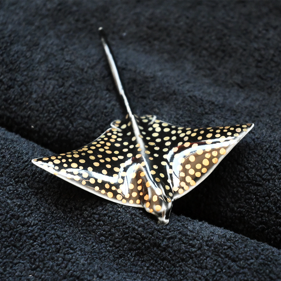 Brooch | Handcrafted Ceramic | 斑点鳐鱼 | 遨游之翼