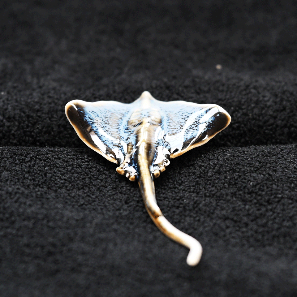 Brooch | Handcrafted Ceramic | 鳐鱼 | 遨游之翼