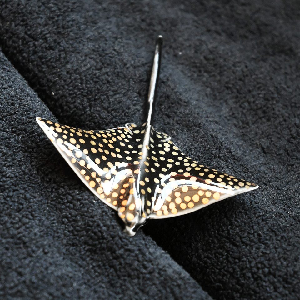 Brooch | Handcrafted Ceramic | 斑点鳐鱼 | 遨游之翼