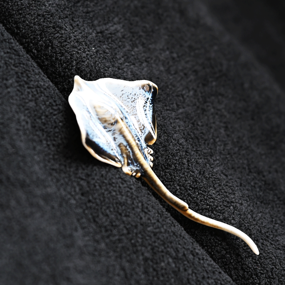 Brooch | Handcrafted Ceramic | 鳐鱼 | 遨游之翼