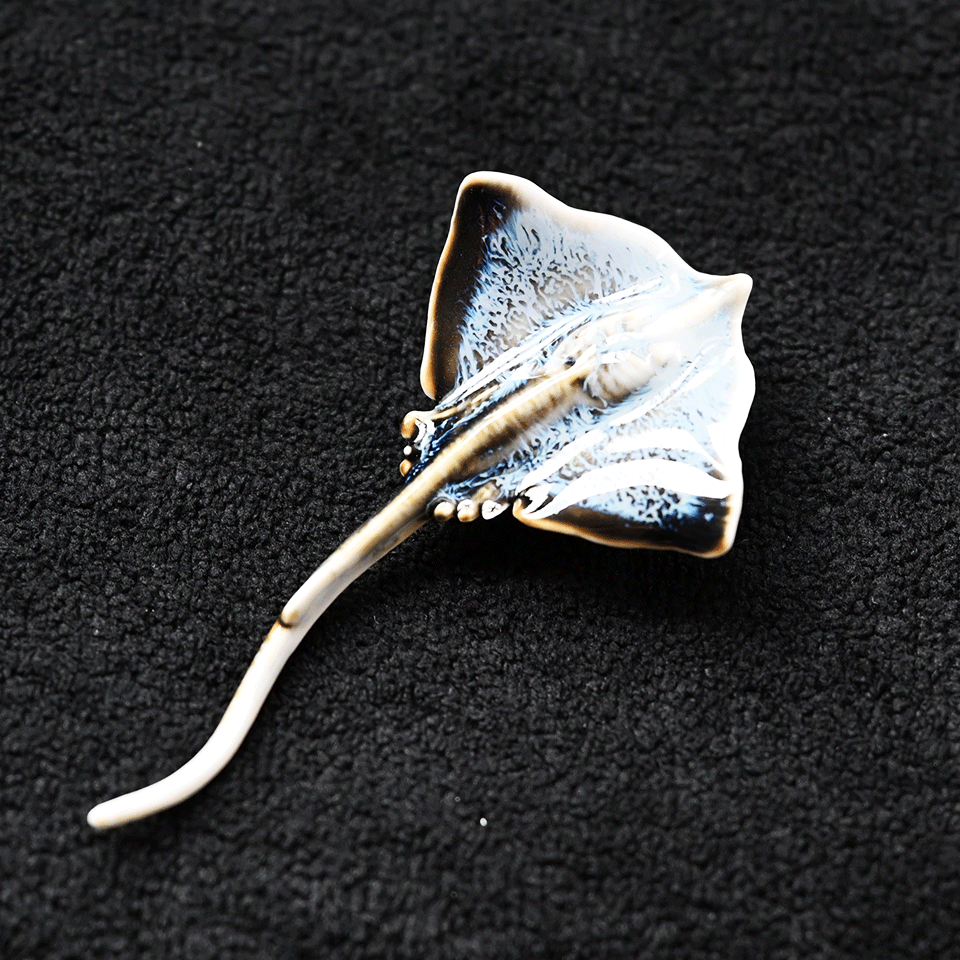 Brooch | Handcrafted Ceramic | 鳐鱼 | 遨游之翼