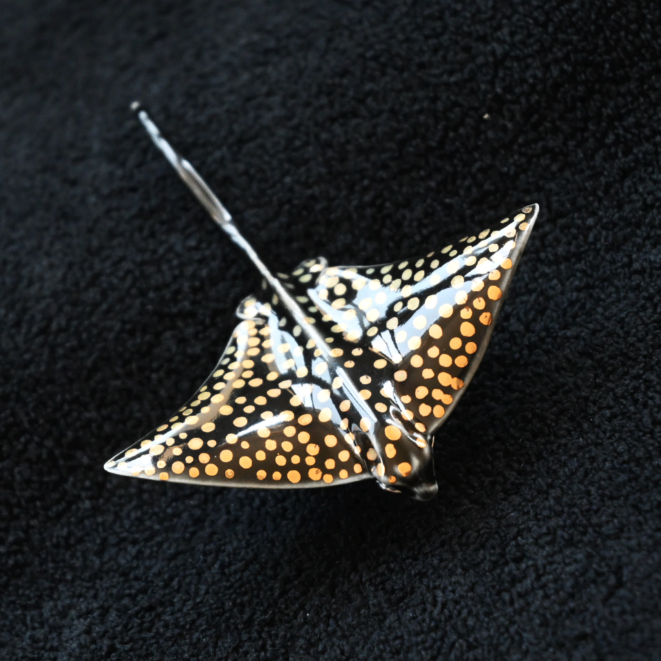 Brooch | Handcrafted Ceramic | 斑点鳐鱼 | 遨游之翼